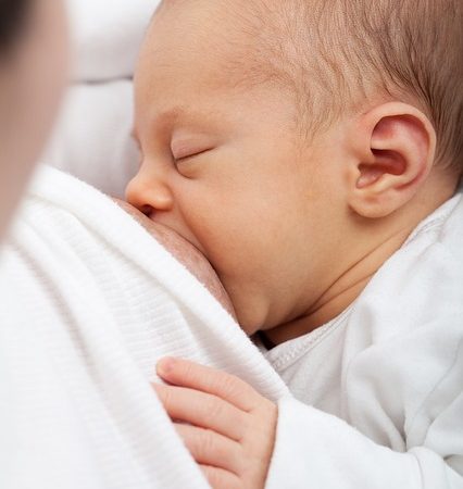 Mleko początkowe dla noworodka –  na co zwrócić uwagę podczas wyboru?