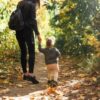 Jak przygotować się do jesiennych spacerów z dzieckiem?