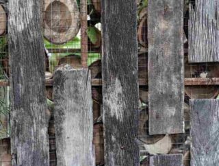 Gdzie zdobyć używane drewno do rozbiórki domu i jak wykorzystać je w praktyczny sposób?